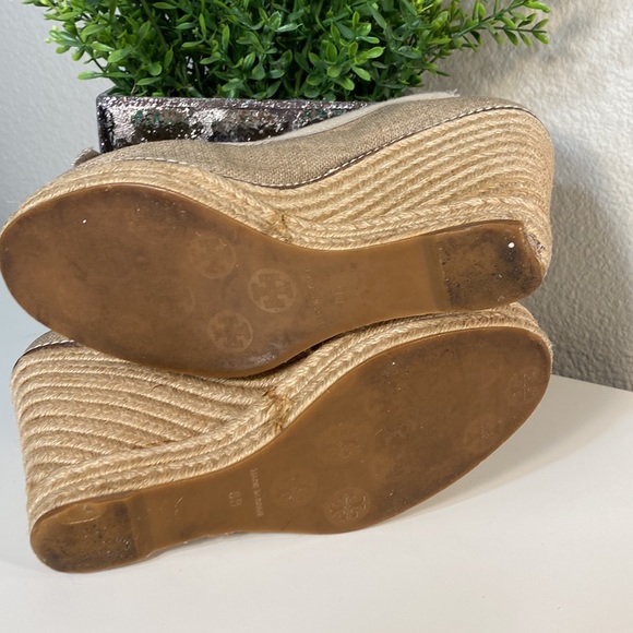 Tory Burch Jackie Peep Toe Espadrille Wedge Tan Gold Metallic Size 8 - Picture 7 of 16